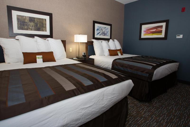 Queen Room with Two Queen Beds - Disability Access/Non-Smoking image 4