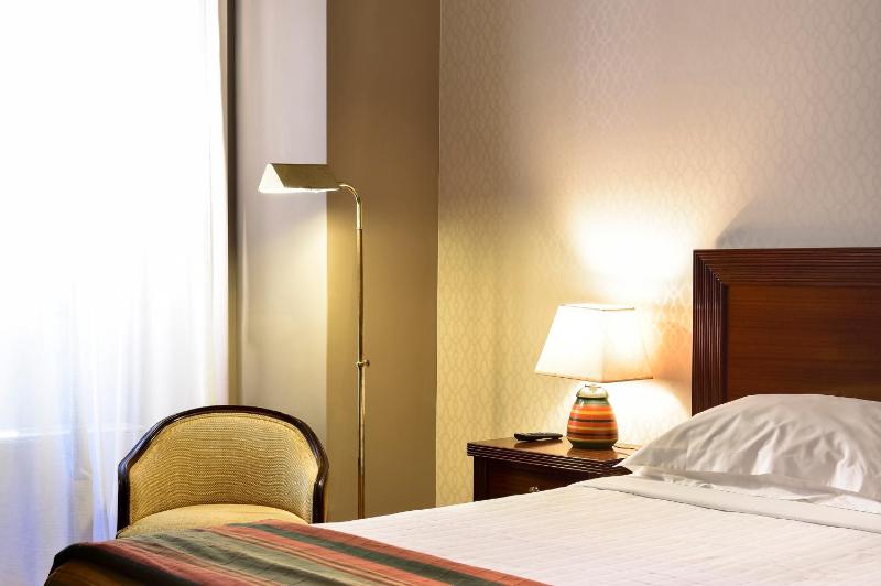 Classic Double or Twin Room image 3