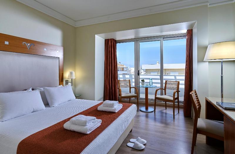 Superior Double Room with Balcony image 2