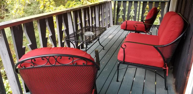 King Suite with Balcony image 2