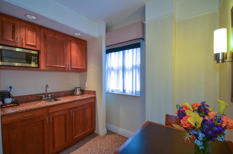Elite One-Bedroom Suite Queen image 4