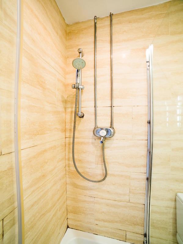 Standard Single Room image 3