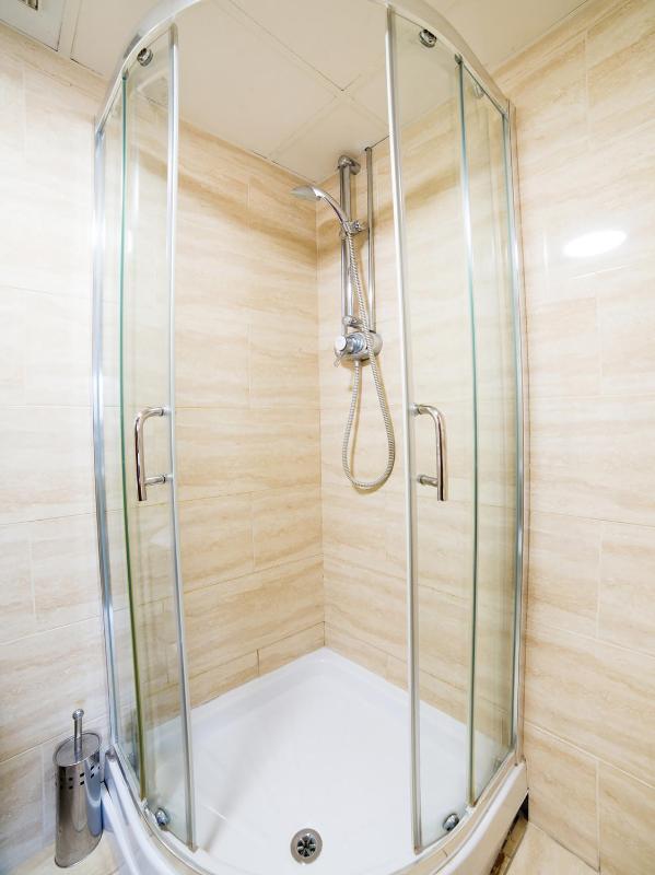 Standard Twin Room image 3