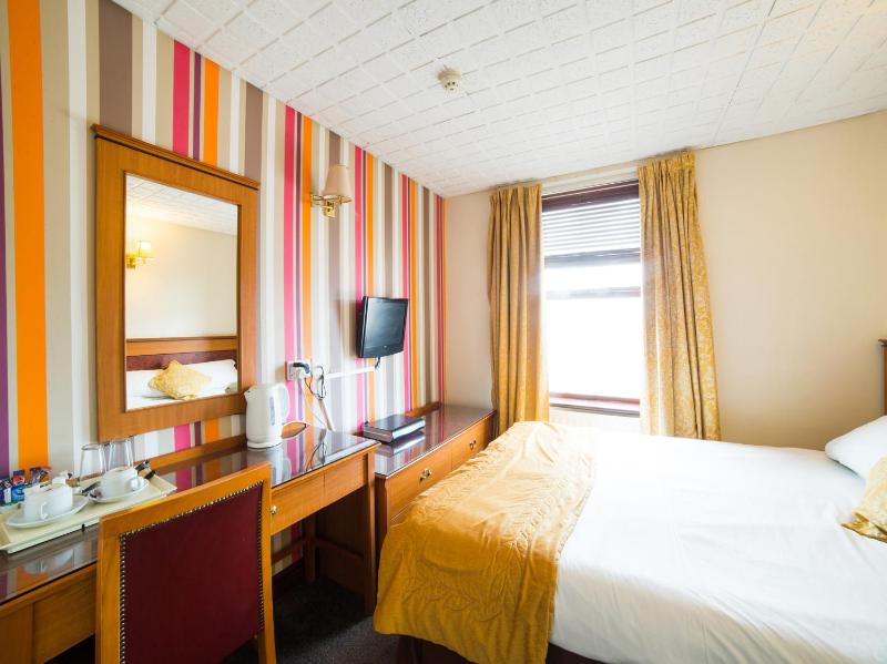 Standard Double Room image 4