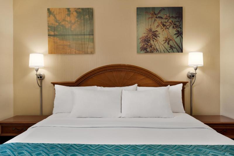 Standard King Room image 4