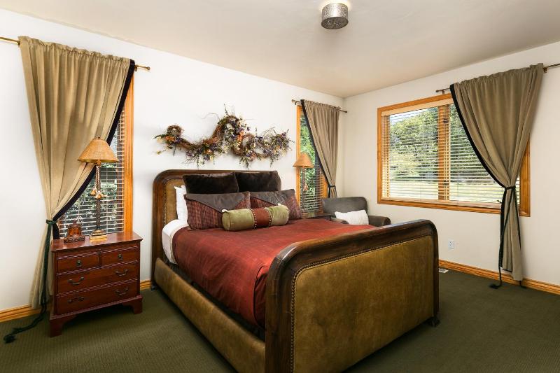 Park City Homes by White Pines Solamere - image 17