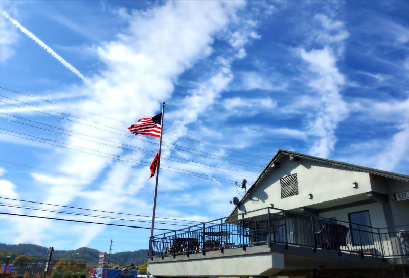 Pigeon Forge Parkway Inn - image 30