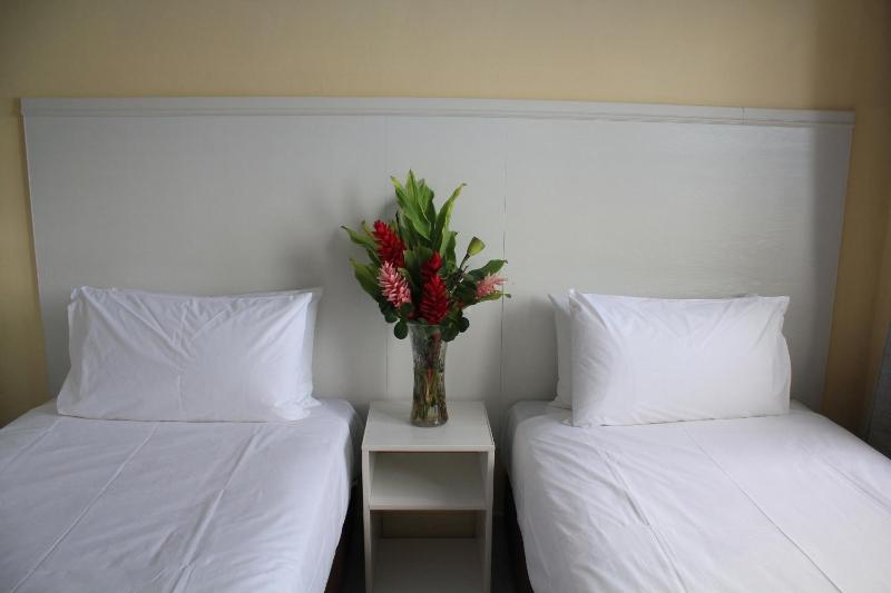 Central Bay Motel - image 11