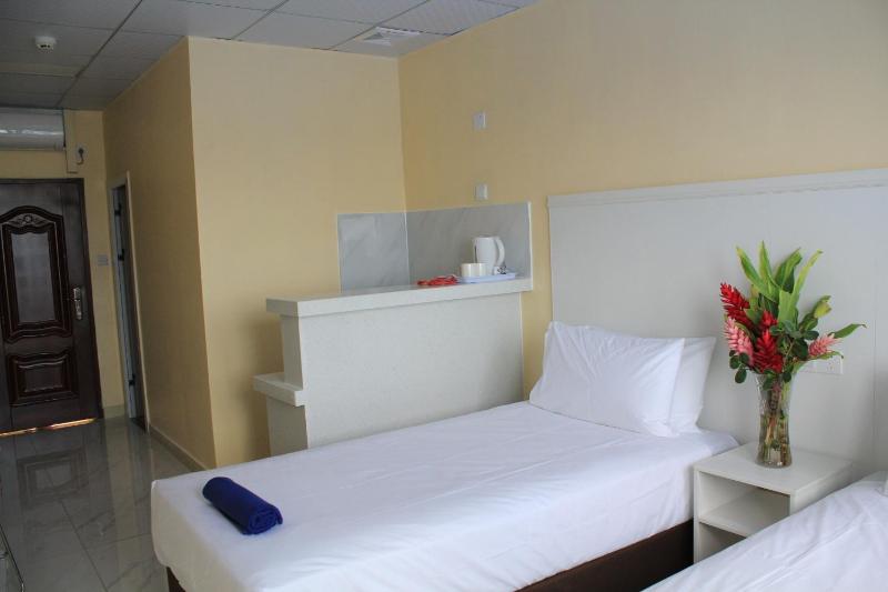 Central Bay Motel - image 14