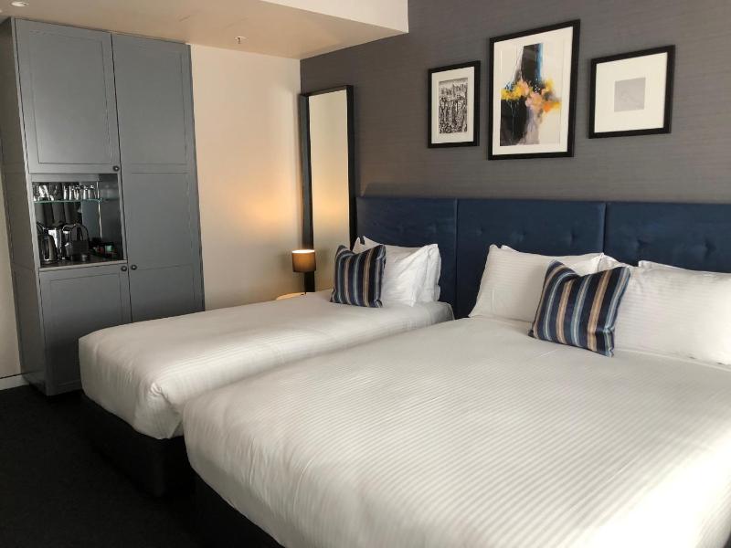 Triple Room with Bathroom image 2