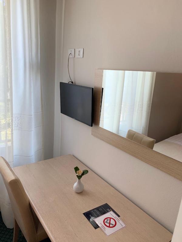 Budget Twin Room image 2
