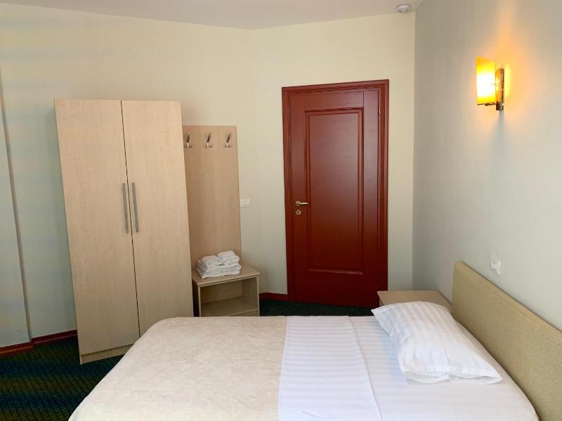 Budget Twin Room image 3