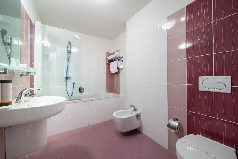 Quadruple Room image 2