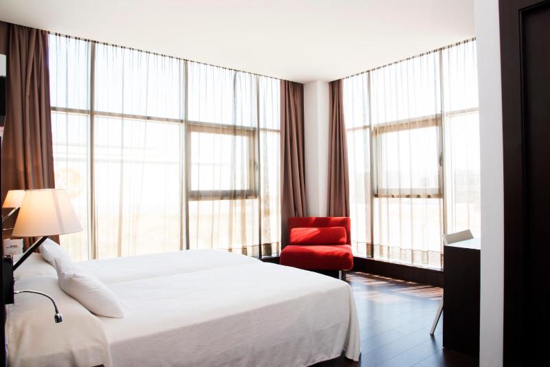 Twin Room image 1