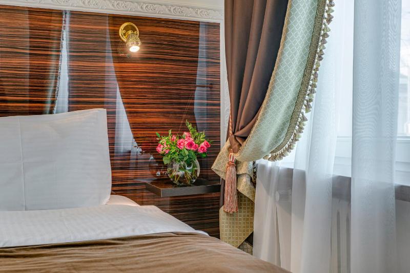 Deluxe Double Room image 3
