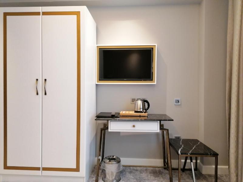 Economy Double Room image 3
