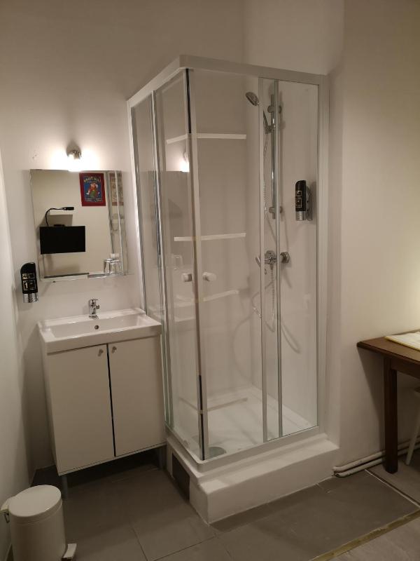 Single Room with Shower image 4
