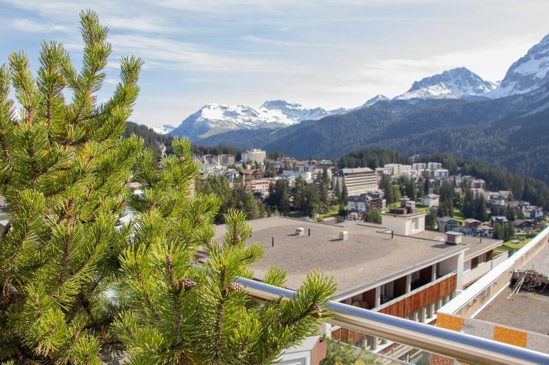 Apartment with Mountain View image 1