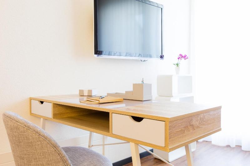 Junior Suite with Balcony image 4