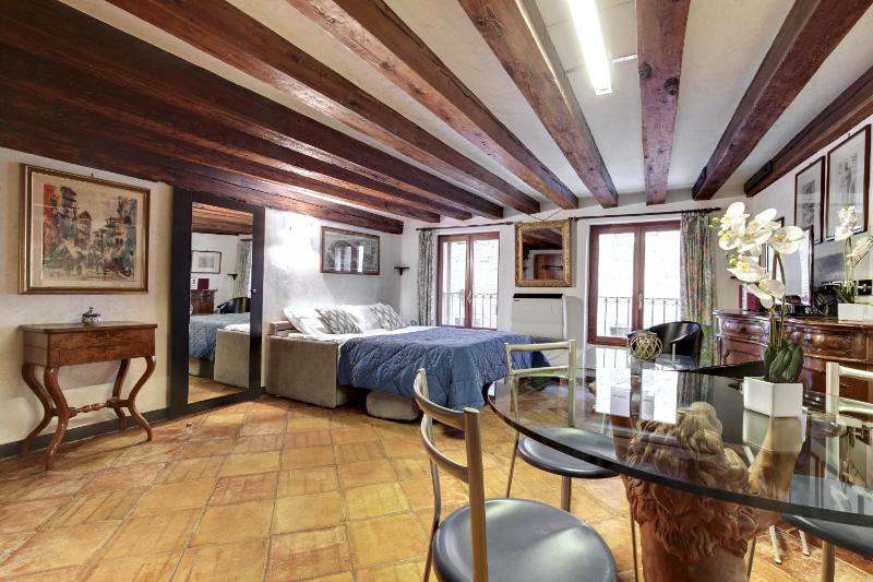 Canal View Suite in Rialto by Wonderful Italy - image 16