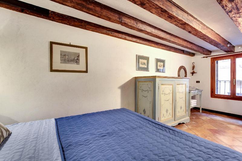 Canal View Suite in Rialto by Wonderful Italy - image 4
