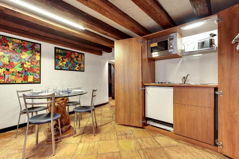 Canal View Suite in Rialto by Wonderful Italy - image 12