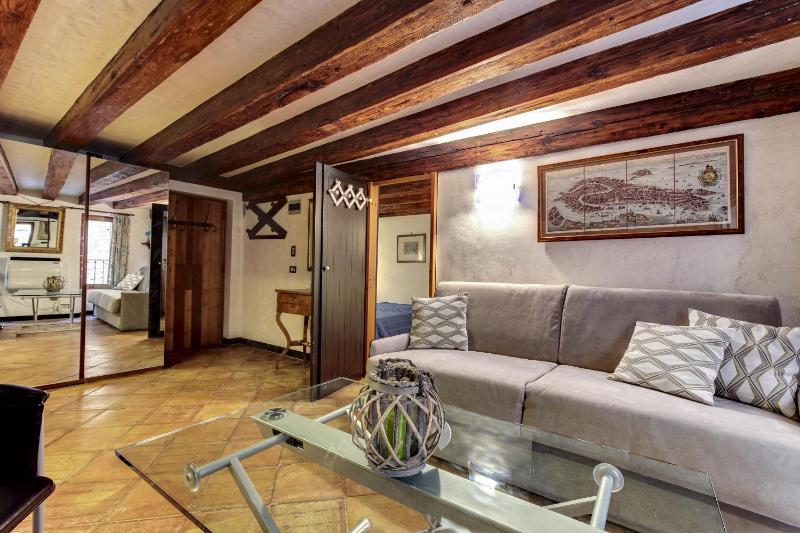 Canal View Suite in Rialto by Wonderful Italy - image 8