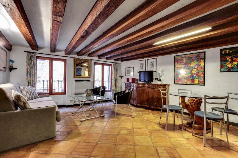 Canal View Suite in Rialto by Wonderful Italy - image 2