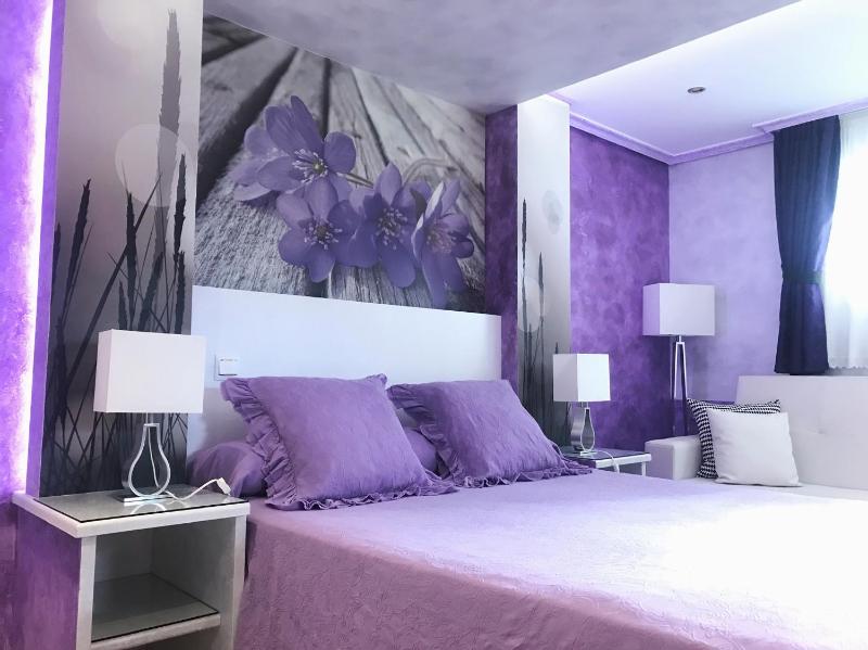 Double Room with Extra Bed image 1