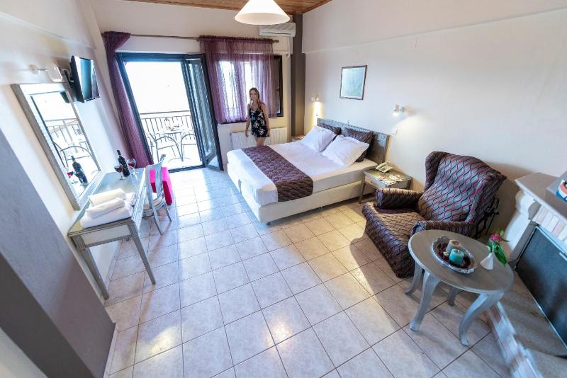 Deluxe Room image 3