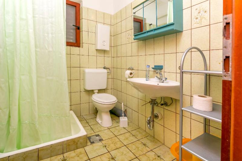 Two-Bedroom Apartment with Garden View image 2