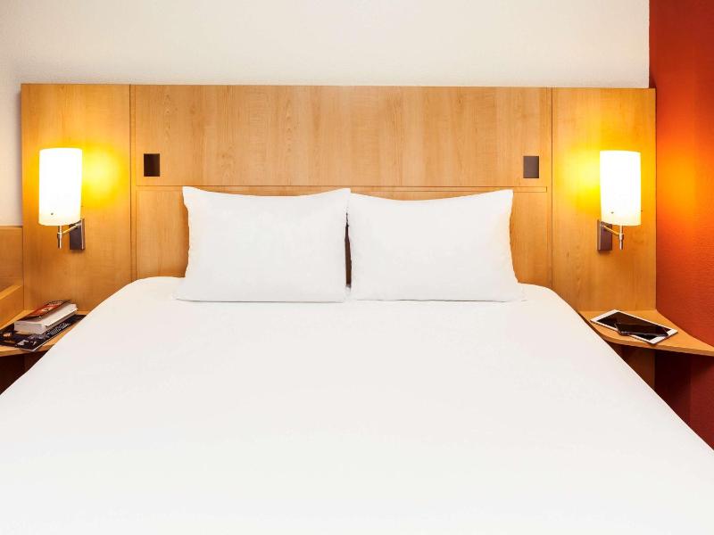 Standard Room with 1 Double Bed image 2