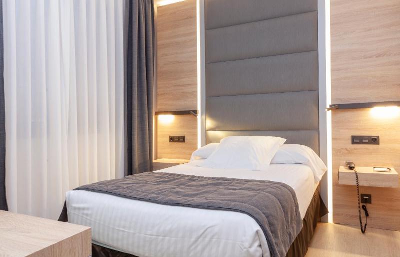 Budget Single Room image 4