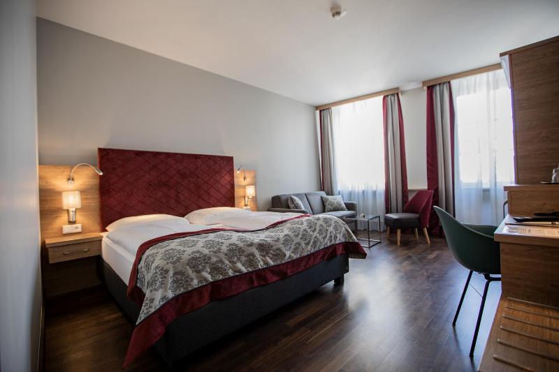 Premium Double Room with City View image 4