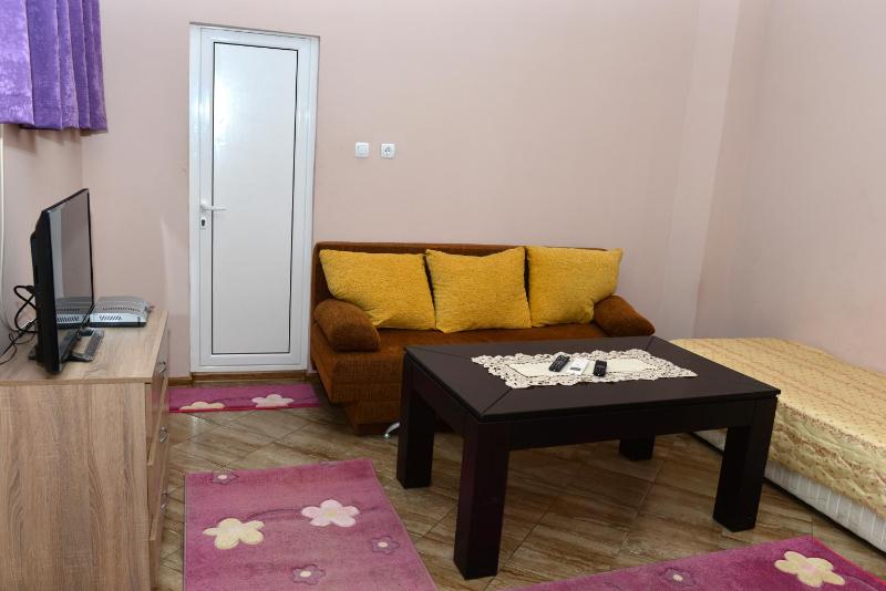 Twin Room with Bathroom image 3