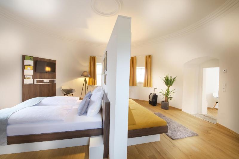 Superior Quadruple Room image 4