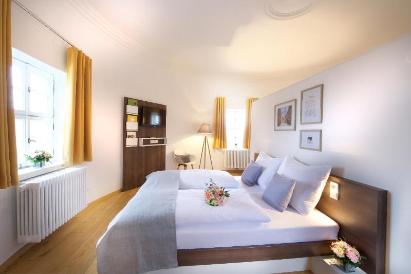 Superior Triple Room image 1