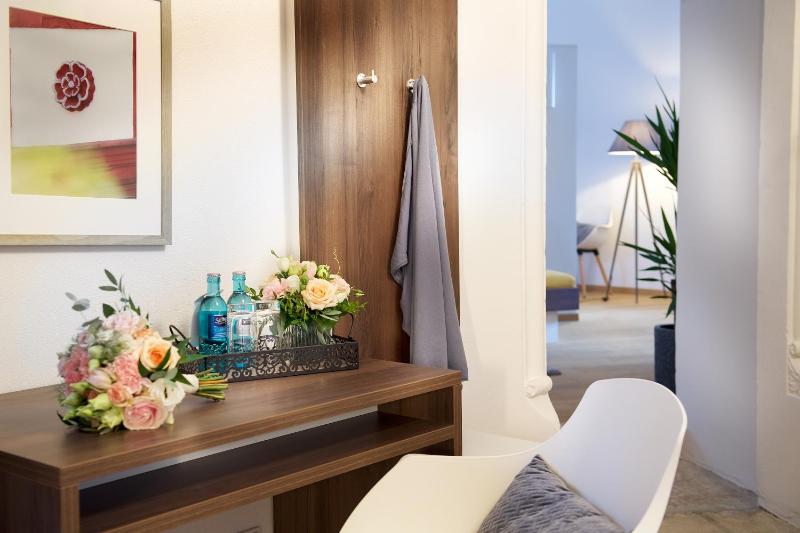 Superior Triple Room image 3