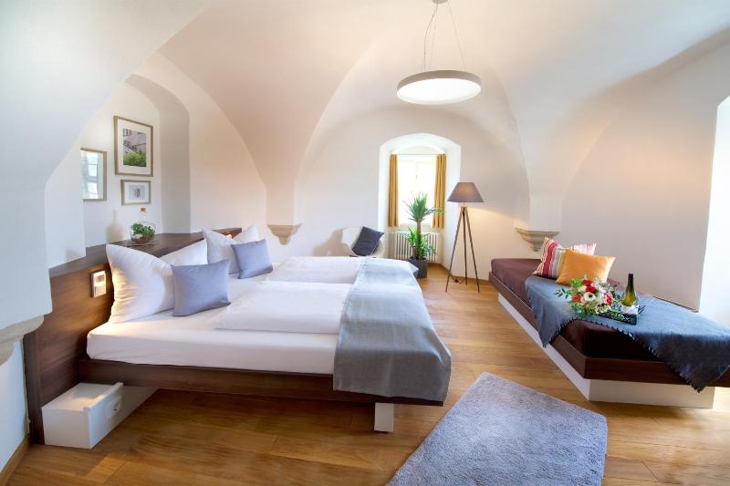Superior Triple Room image 4