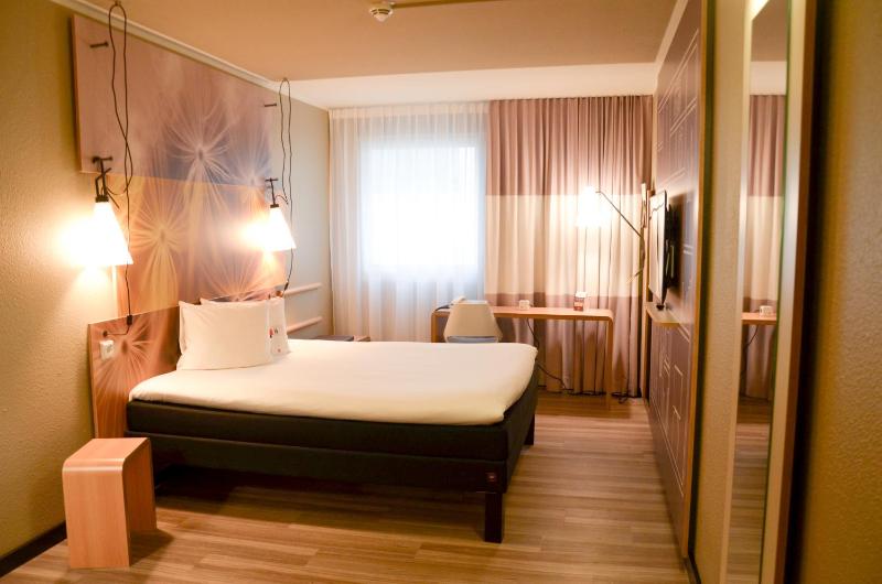 Standard Double or Twin Room image 4