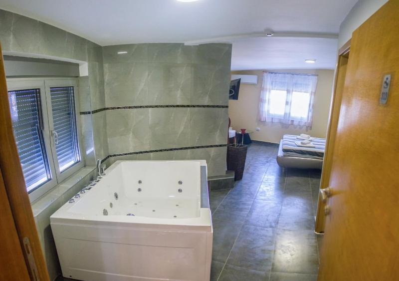 Double Room with Spa Bath image 3
