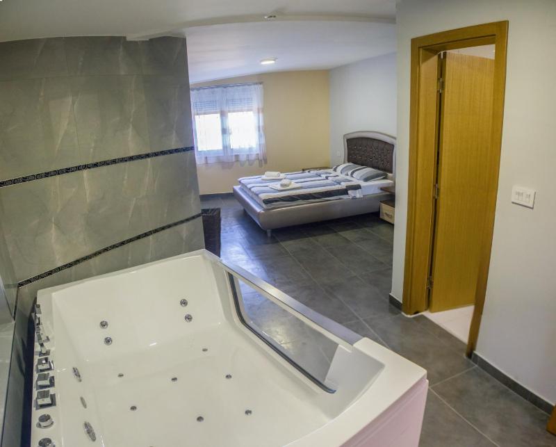 Double Room with Spa Bath image 2