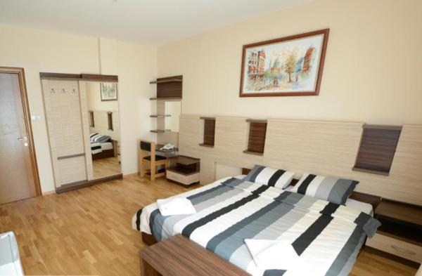 Luxury Triple Room image 2