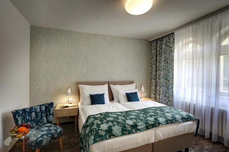 Budget Twin Room image 4