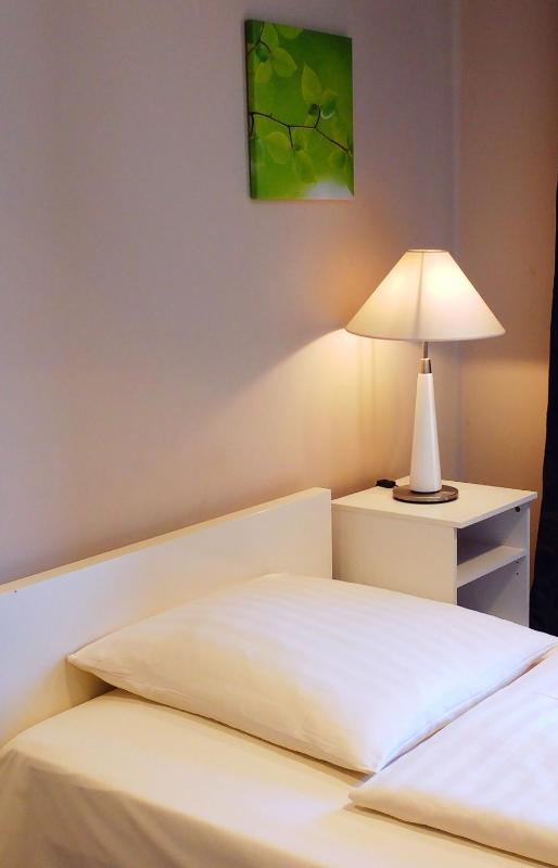 Single Room with Shared Bathroom image 2