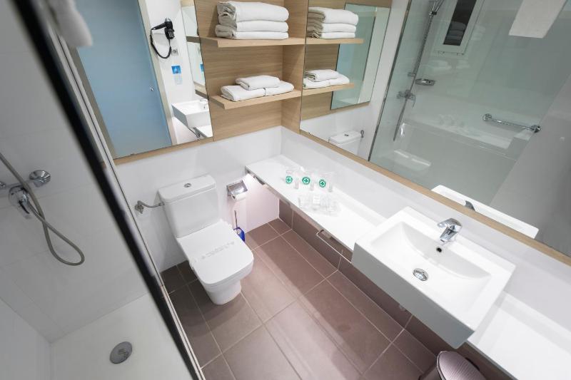 Quadruple Room (2 Adults + 2 Children) image 2