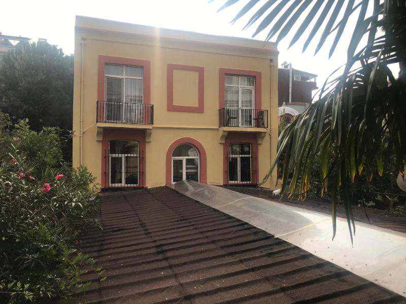 Bed in 6-Bed Mixed Dormitory Room image 3