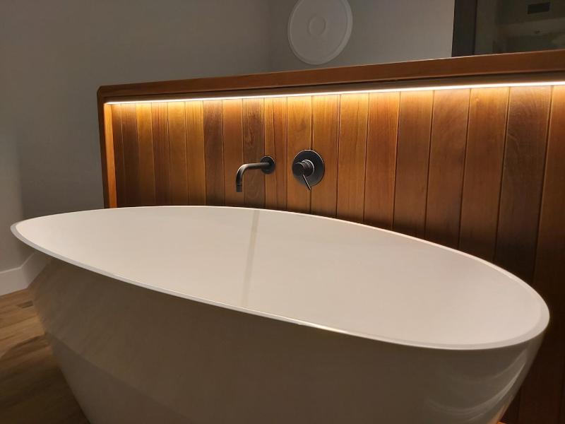 Deluxe Double Room with Bath image 3
