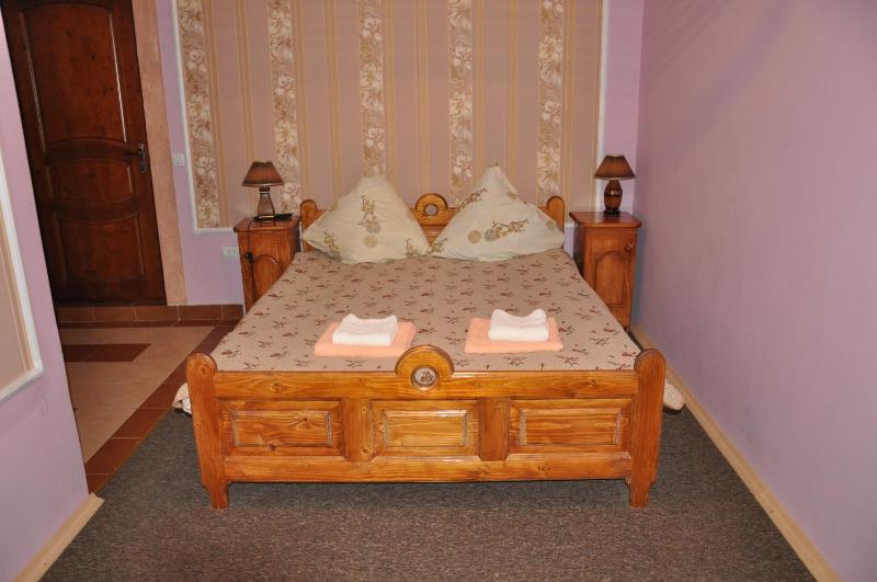 One-Bedroom Apartment image 2