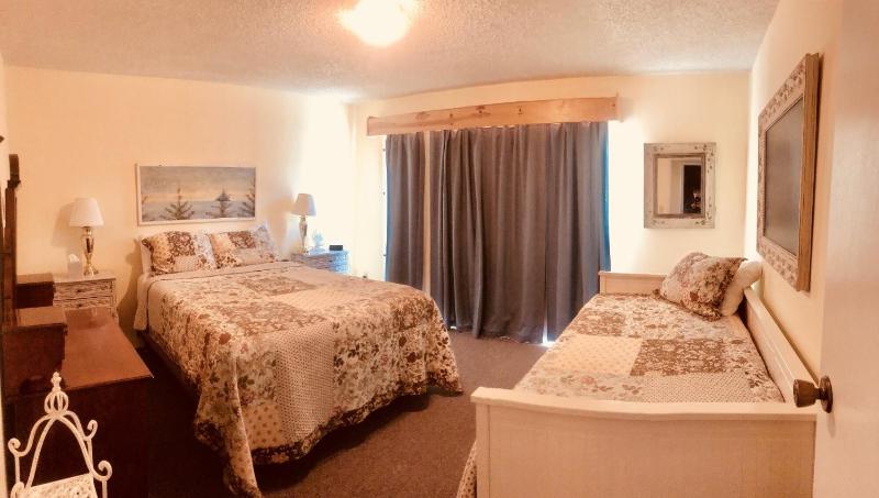 Woodside Lodge - Suite # 2 - Two Bedroom - 1 Queen and 3 Twin Beds image 2